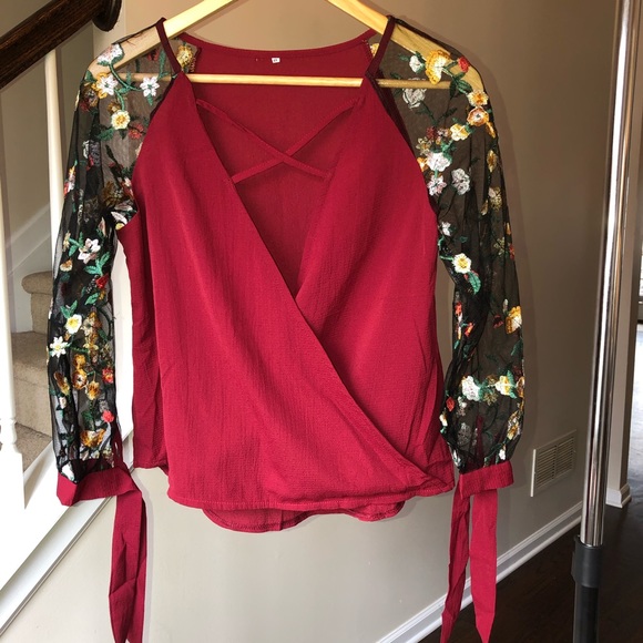 Pretty Red Top with Black S - Picture 1 of 6